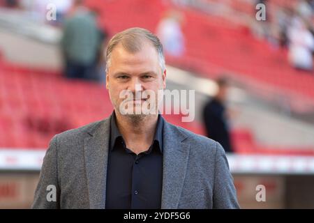 Stoccarda, Germania. 26 ottobre 2024. Fabian Wohlgemuth (VfB Stuttgart, Sportdirektor) GER, VfB Stuttgart vs. Holstein Kiel, Fussball, Herren, 1. Bundesliga, 8 anni. Spieltag, Spielzeit 2024/2025, 26.10.2024, LE NORMATIVE DFL/DFB VIETANO QUALSIASI USO DI FOTOGRAFIE COME SEQUENZE DI IMMAGINI E/O QUASI-VIDEO, foto: Eibner-Pressefoto/Wolfgang Frank Credit: dpa/Alamy Live News Foto Stock