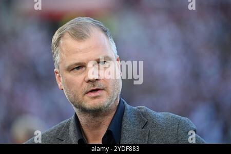 Stoccarda, Germania. 26 ottobre 2024. Calcio: Bundesliga, VfB Stuttgart - Holstein Kiel, Matchday 8, nella MHPArena. Fabian Wohlgemuth, Chief Sports Officer della VfB Stuttgart prima della partita. Credito: Marijan Murat/dpa - NOTA IMPORTANTE: In conformità con le normative della DFL German Football League e della DFB German Football Association, è vietato utilizzare o far utilizzare fotografie scattate nello stadio e/o della partita sotto forma di immagini sequenziali e/o serie di foto video./dpa/Alamy Live News Foto Stock