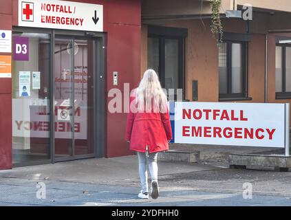 Universitaets-Notfallzentrum a Friburgo. DAS Notfallzentrum zaehlt zu den groessten in Deutschland. Foto:Winfried Rothermel *** Centro di emergenza universitario a Friburgo il centro di emergenza è uno dei più grandi in Germania foto Winfried Rothermel Foto Stock