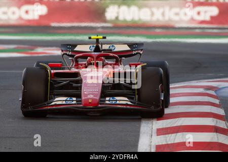 Città del Messico, Vereinigte Staaten. 25 ottobre 2024. Carlos Sainz (Scuderia Ferrari HP, Spanien, #55) im Ferrari SF-24 vor Mexico GP Branding, mex, Formel 1 Weltmeisterschaft, Grand Prix von Mexiko City, autodromo Hermanos Rodriguez, Freies Training, 25.10.2024 foto: Eibner-Pressefoto/Michael Memmler credito: dpa/Alamy Live News Foto Stock
