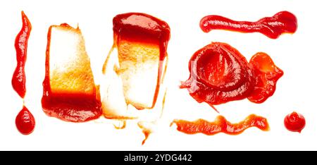 Ketchup o purè di pomodoro spruzza isolata su sfondo bianco Foto Stock