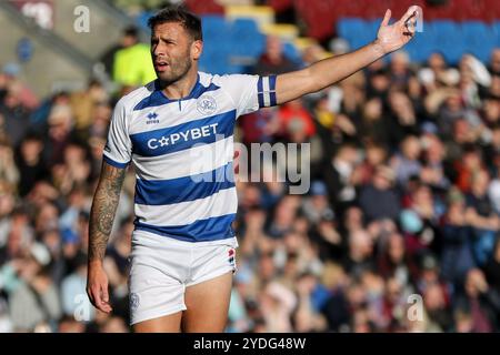 Leeds, Regno Unito. 26 ottobre 2024. Turf Moor, Bunrley, Inghilterra, 26 ottobre 2024: Steve Cook (5 QPR) durante la partita EFL Sky Bet Championship tra Burnley e Queens Park Rangers al Turf Moor di Burnley, Inghilterra, il 26 ottobre 2024. (Sean Chandler/SPP) credito: Foto SPP Sport Press. /Alamy Live News Foto Stock