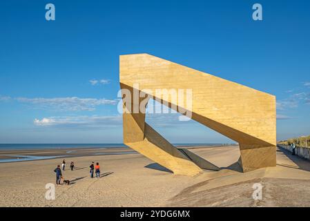 Westerpunt, scultura in cemento sulla spiaggia lungo la costa del Mare del Nord presso la località balneare De Panne, Fiandre occidentali, Belgio Foto Stock