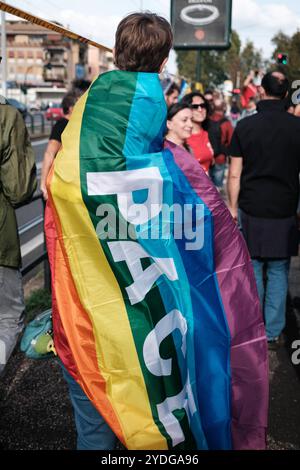 Roma, mobilitazione nazionale fermiamo le guerre, il tempo della pace è ora. L'iniziativa è promossa dalle reti Europa per la pace e Italia per la pace e il disarmo, oltre ad altre organizzazioni, per ribadire le proposte di cessate il fuoco a Gaza, in Medio Oriente, in Ucraina e in tutti i conflitti armati nel mondo, il 26 ottobre 2024 a Roma, in Italia. Copyright: XAndreaxCalandrax Foto Stock