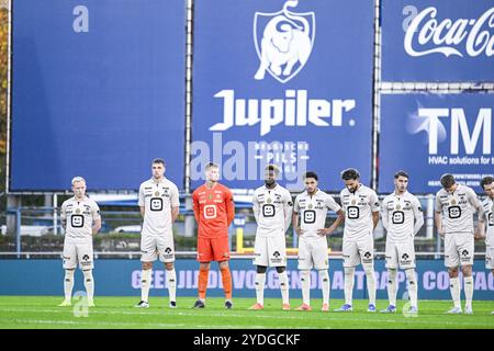 Denderleeuw, Belgio. 26 ottobre 2024. Giocatori KV Mechelen nella foto all'inizio di una partita di calcio tra FCV Dender EH e KV Mechelen, sabato 26 ottobre 2024 a Denderleeuw, il giorno 12 della stagione 2024-2025 della prima divisione del campionato belga 'Jupiler Pro League'. BELGA PHOTO TOM GOYVAERTS credito: Belga News Agency/Alamy Live News Foto Stock