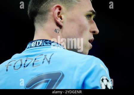 Dettaglio di un tatuaggio del 47 su Phil Foden del Manchester City durante la partita della fase a gironi della UEFA Champions League all'Etihad Stadium di Manchester. Data foto: Mercoledì 23 ottobre 2024. Foto Stock