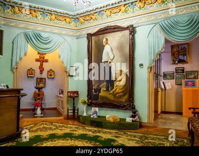 Kislovodsk, Russia - 1 dicembre 2023: Frammento del corridoio del museo "Chaliapin's Dacha", Kislovodsk Foto Stock