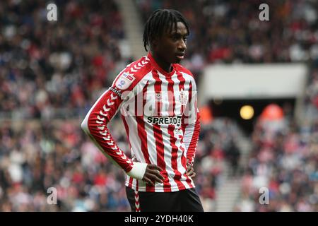 Romaine Mundle di Sunderland durante la partita del Campionato Sky Bet tra Sunderland e Oxford United allo Stadium of Light di Sunderland, sabato 26 ottobre 2024. (Foto: Michael driver | mi News) crediti: MI News & Sport /Alamy Live News Foto Stock