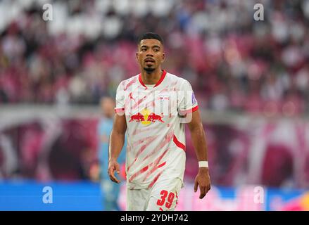 Lipsia, Germania. 26 ottobre 2024. Benjamin Henrichs di Lipsia guarda durante il 1. Partita 8 della Bundesliga tra RB Leipzig - Freiburg alla Red Bull Arena di Lipsia, Germania. Crediti: Ulrik Pedersen/Alamy Foto Stock