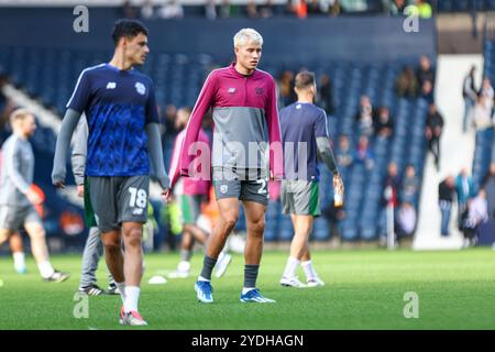 #27, Rubin Colwill di Cardiff si scalda durante la partita del Campionato Sky Bet tra West Bromwich Albion e Cardiff City all'Hawthorns di West Bromwich, sabato 26 ottobre 2024. (Foto: Stuart Leggett | mi News) crediti: MI News & Sport /Alamy Live News Foto Stock