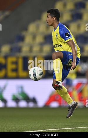 Sint Truiden, Belgio. 26 ottobre 2024. Joel Chima Fujita di STVV raffigurato in azione durante una partita di calcio tra STVV e KVC Westerlo, sabato 26 ottobre 2024 a Sint-Truiden, il giorno 12 della stagione 2024-2025 della "Jupiler Pro League" prima divisione del campionato belga. BELGA FOTO JOHAN EYCKENS credito: Belga News Agency/Alamy Live News Foto Stock