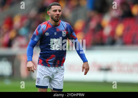 Londra, Regno Unito. 26 ottobre 2024. Conor Chaplin di Ipswich Town si riscalda prima della partita di Premier League Brentford vs Ipswich Town al Gtech Community Stadium, Londra, Regno Unito, 26 ottobre 2024 (foto di Izzy Poles/News Images) a Londra, Regno Unito il 10/26/2024. (Foto di Izzy Poles/News Images/Sipa USA) credito: SIPA USA/Alamy Live News Foto Stock