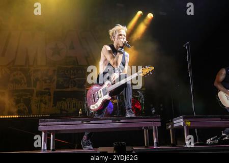 Leeds, Inghilterra, 26 ottobre 2024. I Sum 41 suonano la prima data del loro ultimo tour britannico "Tour of the Setting Sum" alla prima Direct Arena di Leeds. Crediti: Izzy Clayton/Alamy Live News Foto Stock