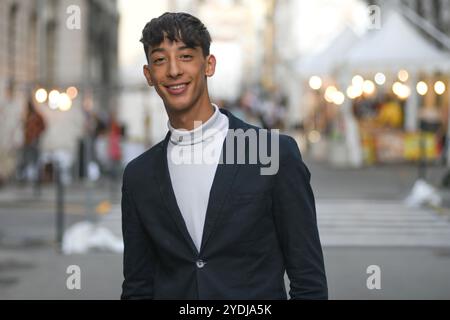 Trieste: Giovane in via della Cassa di risparmio. Foto Stock