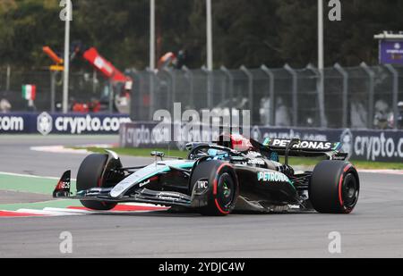 (241027) -- CITTÀ DEL MESSICO, 27 ottobre 2024 (Xinhua) -- il pilota britannico di Mercedes George Russell gareggia durante la sessione di qualificazione del Gran Premio di Formula uno di città del Messico 2024 sul circuito di Hermanos Rodriguez a città del Messico, Messico, il 26 ottobre 2024. (Xinhua/li Mengxin) Foto Stock