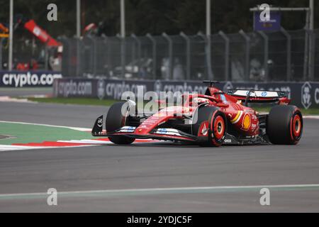 (241027) -- CITTÀ DEL MESSICO, 27 ottobre 2024 (Xinhua) -- il pilota monegasco della Ferrari Charles Leclerc gareggia durante la sessione di qualificazione del Gran Premio di Formula uno di città del Messico 2024 sul circuito Hermanos Rodriguez di città del Messico, Messico, il 26 ottobre 2024. (Xinhua/li Mengxin) Foto Stock