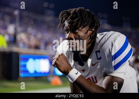 Durham, North Carolina, Stati Uniti. 26 ottobre 2024. Il quarterback dei Southern Methodist Mustangs Kevin Jennings (7) prima di giocare ai Duke Blue Devils nell'ACC Football Matchup al Wallace Wade Stadium di Durham, North Carolina. (Scott Kinser/CSM). Crediti: csm/Alamy Live News Foto Stock