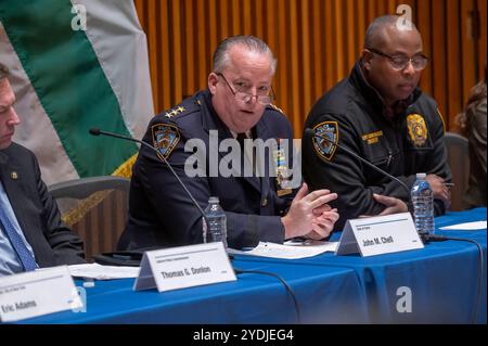 New York, Stati Uniti. 26 ottobre 2024. NEW YORK, NEW YORK - OTTOBRE 26: Il capo della pattuglia John Chell parla ad un briefing sui preparativi per la sicurezza prima della manifestazione dell'ex presidente Trump domenica sera al Madison Square Garden presso One Police Plaza il 26 ottobre 2024 a New York City. Crediti: Ron Adar/Alamy Live News Foto Stock