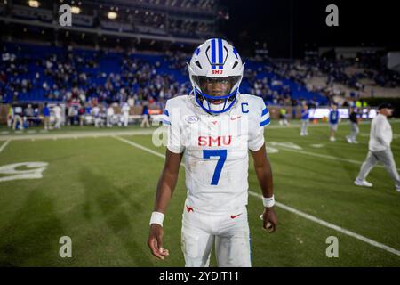 Durham, North Carolina, Stati Uniti. 26 ottobre 2024. Il quarterback dei Southern Methodist Mustangs Kevin Jennings (7) esce dopo aver sconfitto Duke Blue Devils nel match di football ACC al Wallace Wade Stadium di Durham, NC. (Scott Kinser/CSM). Crediti: csm/Alamy Live News Foto Stock