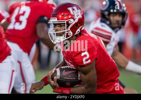 Houston, Texas, Stati Uniti. 26 ottobre 2024. Il quarterback degli Houston Cougars Zeon Chriss (2) corre con la palla durante una partita tra gli Utah Utes e gli Houston Cougars a Houston, Texas. Trask Smith/CSM/Alamy Live News Foto Stock