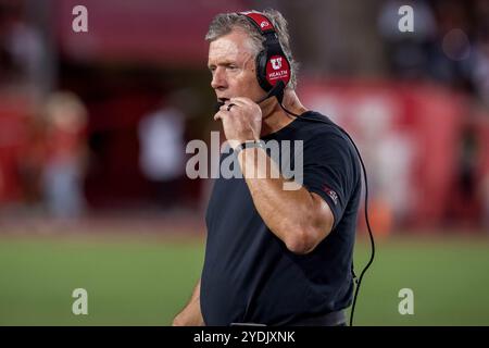 Houston, Texas, Stati Uniti. 26 ottobre 2024. Allenatore degli Utah Utes Kyle Whittingham durante una partita tra gli Utah Utes e gli Houston Cougars a Houston, Texas. Trask Smith/CSM/Alamy Live News Foto Stock