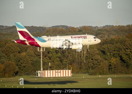 Eurowings Airbus A319-132 atterra all'aeroporto di Colonia-Bonn, CGN, Renania settentrionale-Vestfalia, Germania, Europa Foto Stock