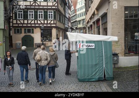 05.06.2017, Tuebingen, Baden-Wuerttemberg, Germania, Europa, un chiosco che vende crepes sulla piazza del mercato nel centro storico, in Europa Foto Stock