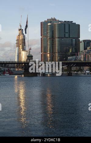 25.09.2019, Sydney, nuovo Galles del Sud, Australia, nuovi grattacieli con il progetto Crown Sydney ancora in costruzione e le International Towers in Foto Stock