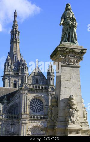 Basilica di Sainte Anne del XIX secolo, secondo più grande sito di pellegrinaggio in Francia, Sainte-Anne-d'Auray, Breton Santez-Anna-Wened, dipartimento di Morbihan Foto Stock