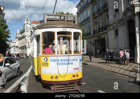 11.06.2018, Lisbona, Portogallo, Europa, Un tram nel centro storico della capitale portoghese, Europa Foto Stock