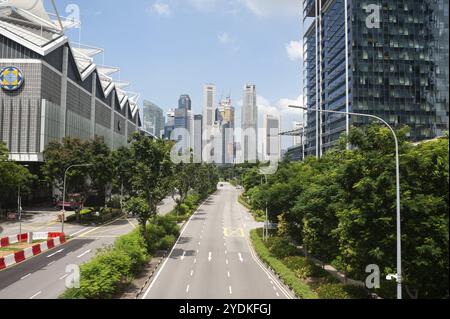 05.05.2020, Singapore, Repubblica di Singapore, Asia, strade vuote e quasi nessun traffico nel centro della città durante il blocco a causa della corona cris Foto Stock