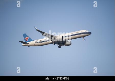 26.07.2023, Singapore, Repubblica di Singapore, Asia, Un aeromobile passeggeri Airbus A321-200 Neo di China Southern Airlines con immatricolazione B-306K Foto Stock