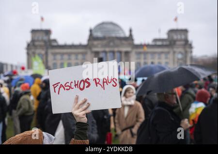 03/02/2024, Berlino, Germania, Europa, Brandmauer-dimostrazione protesta di massa contro la destra e per la tolleranza con 100, 000 partecipanti registrati o Foto Stock