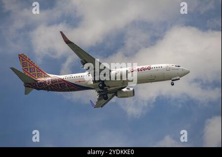 15.07.2023, Singapore, Repubblica di Singapore, Asia, Un aeromobile passeggeri Boeing 737-800 Batik Air con registrazione PK-LBW in avvicinamento a Changi Inte Foto Stock