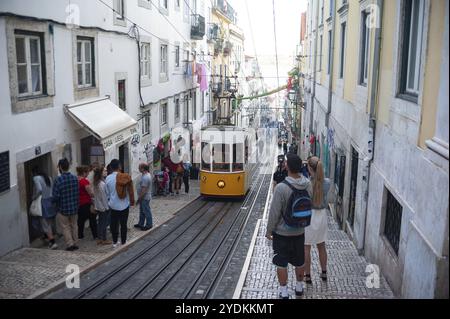 11.06.2018, Lisbona, Portogallo, Europa, Tramway Ascensor da Bica nota anche come Bica Funicular nel centro storico della capitale portoghese, Europa Foto Stock