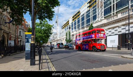 Londra 06.15.2022: Veduta di Buckingham Palace Rd Foto Stock