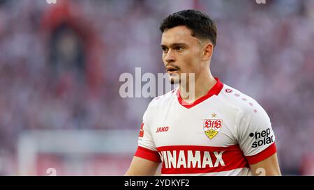 GER, Stoccarda, 1. Bundesliga, football, VfB Stuttgart - Holstein Kiel, MHP Arena, 26 ottobre 2024, partita di campionato, 8° giorno di partita, uomini, stagione 2024/25, Fabian Rieder (VFB Stoccarda, 32), LE NORMATIVE DFL VIETANO QUALSIASI USO DI FOTOGRAFIE COME SEQUENZE DI IMMAGINI E/O QUASI-VIDEO. Crediti: HMB Media/Heiko Becker/Alamy Live News Foto Stock