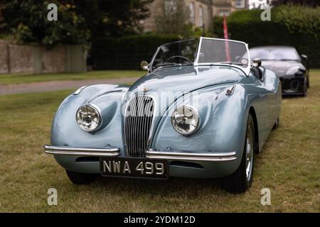 1950 Jaguar XK120 Roadster, in mostra al Salone Privé Concours d'Elégance tenutosi a Blenheim Palace. Foto Stock