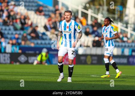 John Smith's Stadium, Huddersfield, Inghilterra - 26 ottobre 2024 Danny Ward (25) di Huddersfield Town - durante la partita Huddersfield Town contro Exeter City, Sky Bet League One, 2024/25, John Smith's Stadium, Huddersfield, Inghilterra - 26 ottobre 2024 credito: Mathew Marsden/WhiteRosePhotos/Alamy Live News Foto Stock