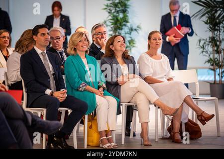 Madrid, 16/09/2024. Isabel Díaz Ayuso, presidente della Comunità di Madrid, partecipa al Forum ABC. Il ministro dell'istruzione, della scienza e delle università della Comunità di Madrid, Emilio Viciana, il direttore aziendale della presidenza della Fondazione Universitaria CEU San Pablo, Regina Plañiol de Lacalle, il ministro della sanità della Comunità di Madrid, Fátima Matute e il ministro della famiglia, della gioventù e degli affari sociali, Ana Dávila-Ponce de León. Foto: Tania Sieira. ARCHDC. Crediti: Album / Archivo ABC / Tania Sieira Foto Stock