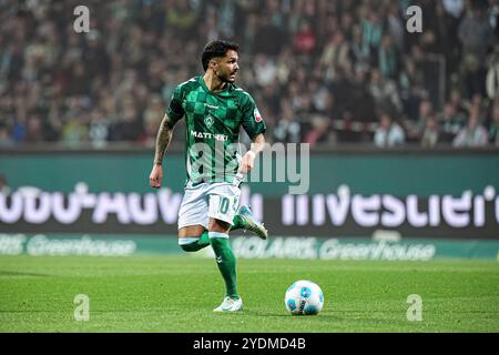 Leonardo Bittencourt (SV Werder Bremen, #10) GER, SV Werder Bremen vs. Bayer 04 Leverkusen, Fussball, Bundesliga, Spieltag 8, Spielzeit 2024/25, LE NORMATIVE DFL del 26.10.2024 VIETANO QUALSIASI USO DI FOTOGRAFIE COME SEQUENZE DI IMMAGINI E/O QUASI-VIDEO foto: Eibner-Pressefoto/Marcel von Fehrn Foto Stock