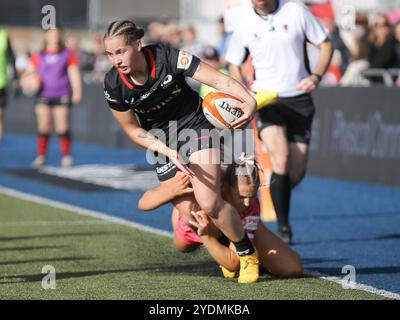 Hendon, North London, Regno Unito. 27 ottobre 2024. Hendon, North London, Inghilterra, ottobre 27 2024: Jemma-Jo Lenkins (15 Saracens) viene placcato durante la partita di rugby femminile dell'Allianz Premiership tra Saracens e Gloucester-Hartpury allo Stonex Stadium di Hendon, North London, Inghilterra. (Jay Patel/SPP) credito: SPP Sport Press Photo. /Alamy Live News Foto Stock