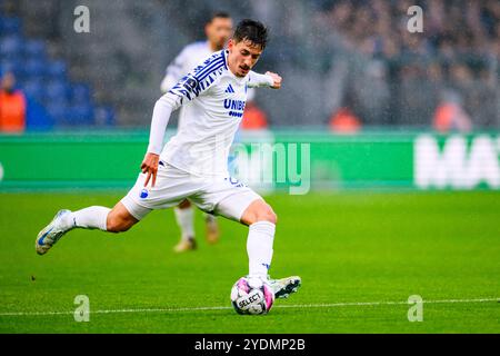 Brondby, Danimarca. 27 ottobre 2024. Nella foto da sinistra a destra, 22 (FCK) - Giorgi Gocholeishvili alla Superliga (danese): Brondby IF vs. FC Copenhagen. BIF vs. FCK. Calcio. FC København mod Brøndby IF. Crediti: Michael Barrett Boesen/Alamy Live News Foto Stock