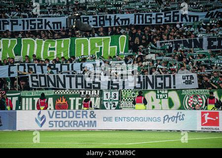 Brema, Germania. 26 ottobre 2024. Appassionati di striscioni/Ultras SV Werder Bremen gegen Anstosszeiten GER, SV Werder Bremen vs. Bayer 04 Leverkusen, Fussball, Bundesliga, Spieltag 8, Spielzeit 2024/25, LE NORMATIVE DFL del 26.10.2024 VIETANO QUALSIASI USO DI FOTOGRAFIE COME SEQUENZE DI IMMAGINI E/O QUASI-VIDEO foto: Eibner-Pressefoto/Marcel von Fehrn credito: dpa/Alamy Live News Foto Stock