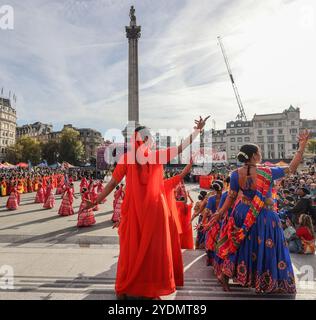 Trafalgar Square, 27 ottobre 2024 Diwali il festival delle luci è celebrato nel centro di Londra, credito: Paul Quezada-Neiman/Alamy Live News Foto Stock