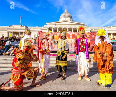 Trafalgar Square, 27 ottobre 2024 Diwali il festival delle luci è celebrato nel centro di Londra, credito: Paul Quezada-Neiman/Alamy Live News Foto Stock