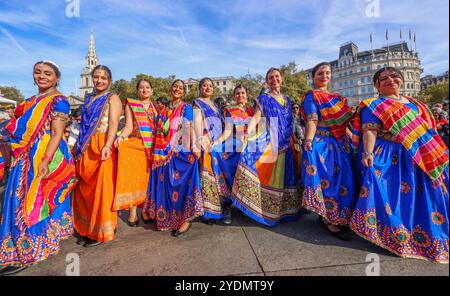 Trafalgar Square, 27 ottobre 2024 Diwali il festival delle luci è celebrato nel centro di Londra, credito: Paul Quezada-Neiman/Alamy Live News Foto Stock