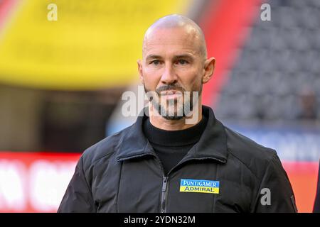 Linz, Austria. 27 ottobre 2024. LINZ, AUSTRIA - OTTOBRE 27: Capo allenatore Christian Ilzer del Puntigamer Sturm Graz durante il match Admiral Bundesliga tra LASK e SK Puntigamer Sturm Graz alla Raiffeisen Arena il 27 ottobre 2024 a Linz, Austria.241027 SEPA 20 017 - 20241027 PD6724 credito: APA-PictureDesk/Alamy Live News Foto Stock