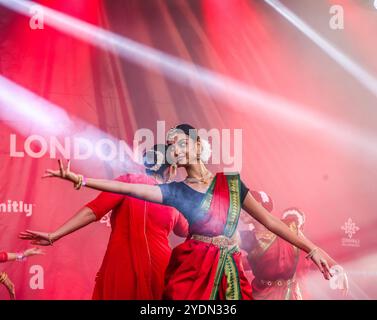 Trafalgar Square, 27 ottobre 2024 Diwali il festival delle luci è celebrato nel centro di Londra, credito: Paul Quezada-Neiman/Alamy Live News Foto Stock