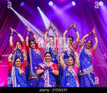 trafalgar Square, 27 ottobre 2024 Diwali il festival delle luci è celebrato nel centro di Londra, credito: Paul Quezada-Neiman/Alamy Live News Foto Stock